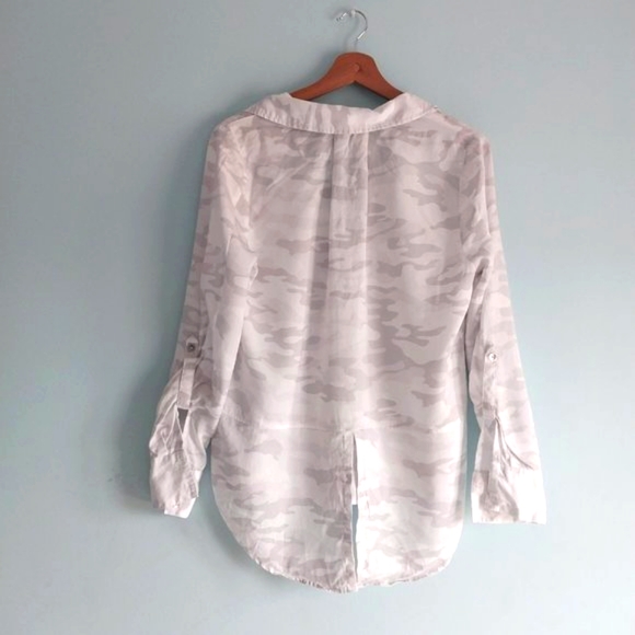 Calvin Klein Jeans Women's Tie Front Button Down Top with Roll Tab Sleev… - Picture 3 of 8